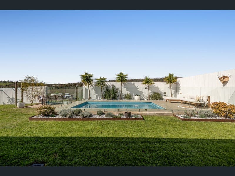 15 Lila Drive, Cotswold Hills — photo 1 of 5