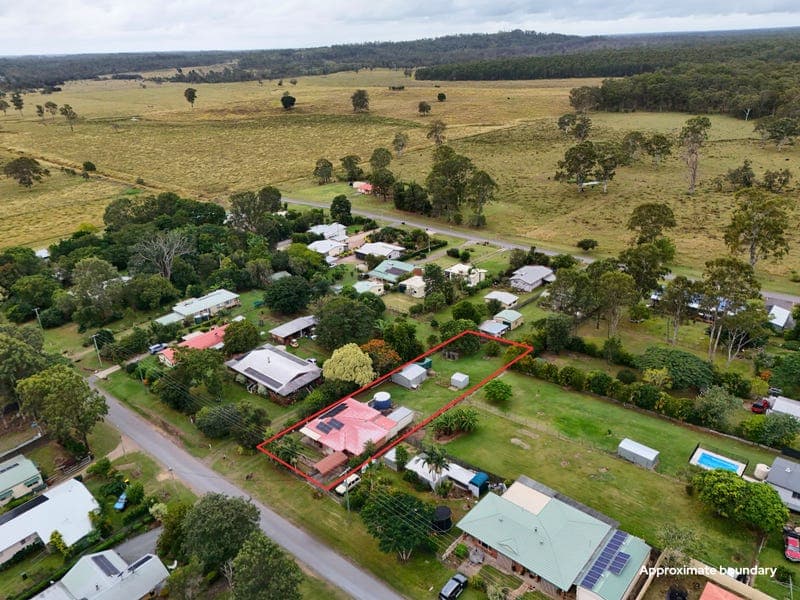 16 Price Street, Tiaro — photo 1 of 5