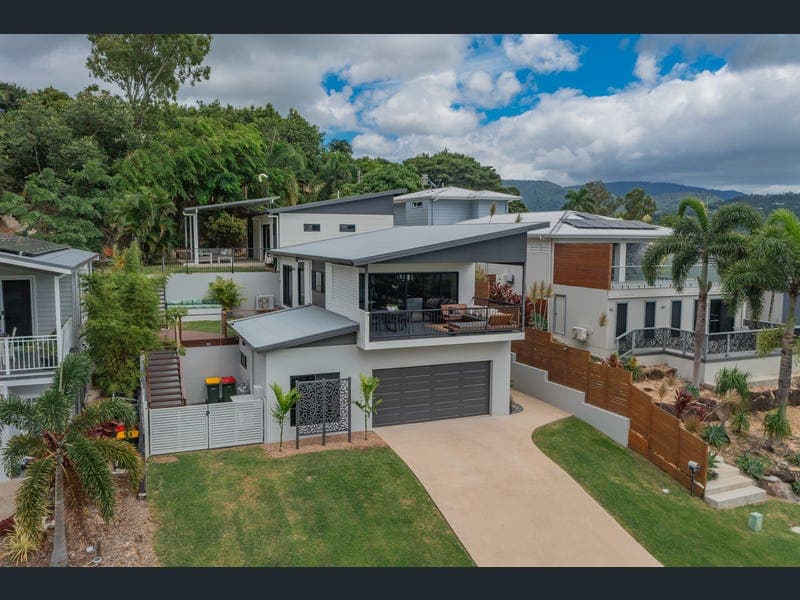 6 Parker Road, Cannonvale — photo 1 of 5