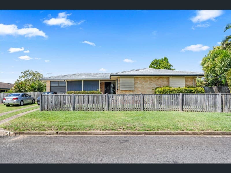68 Queens Road, Scarness — photo 1 of 5