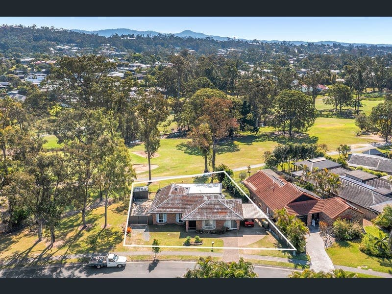 36 Stretton Drive, Helensvale — photo 1 of 5