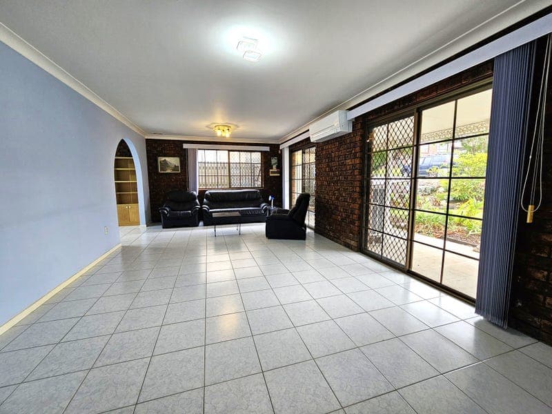 35 DRIFTWOOD STREET, Sunnybank Hills — photo 1 of 5