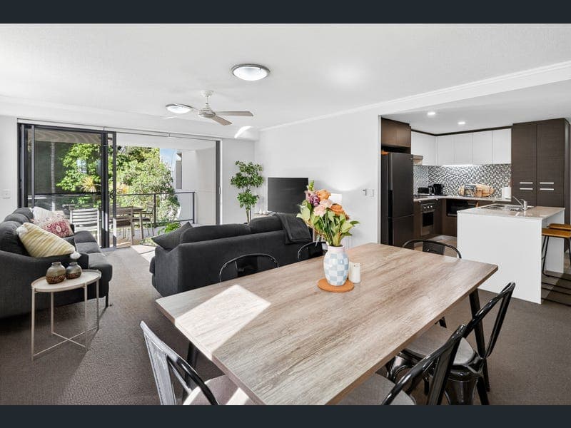 9 Vista/154 Musgrave Avenue, Southport — photo 1 of 5