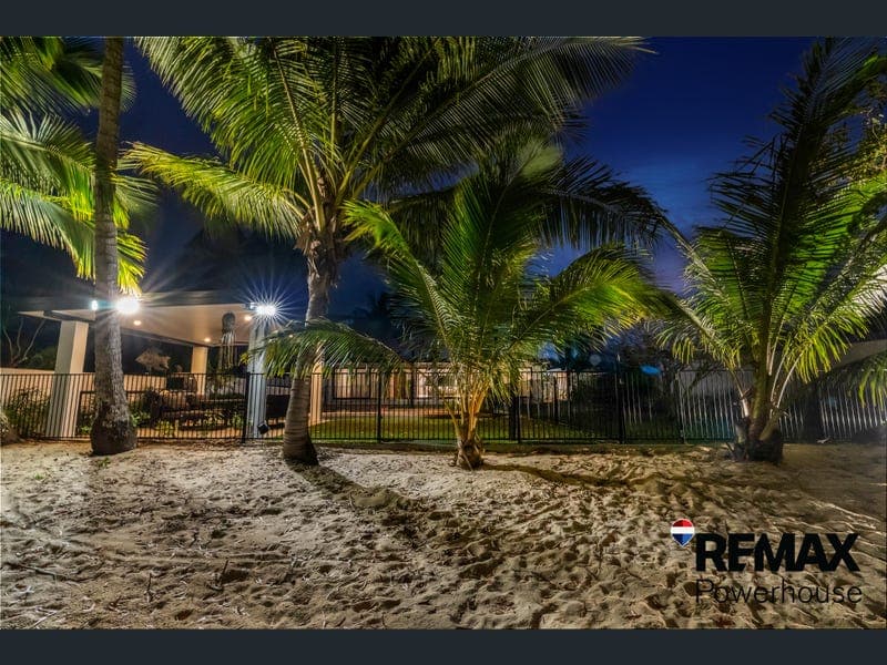 8 Coconut Street, Holloways Beach — photo 1 of 5