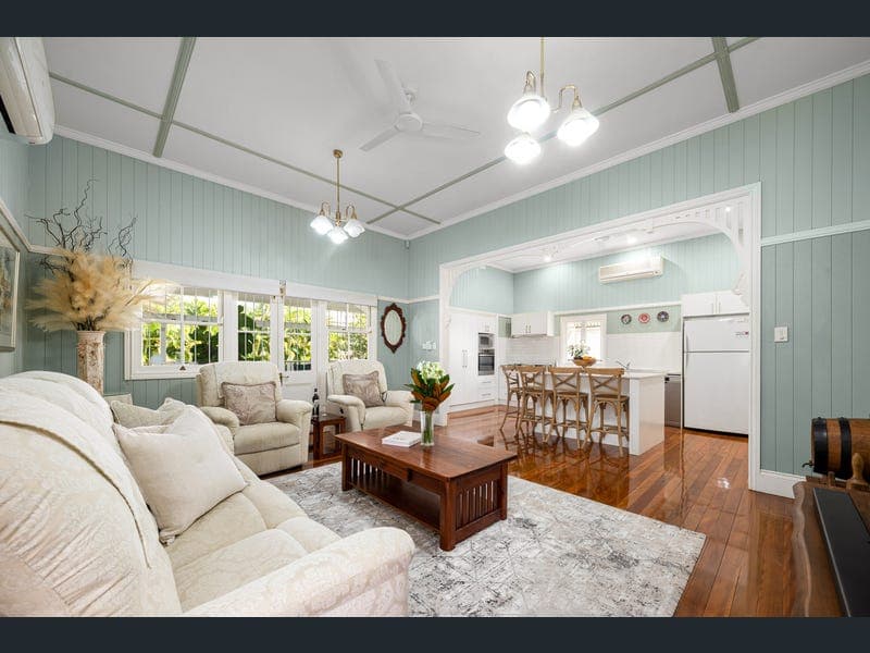 27 Broadway Street, Woolloongabba — photo 1 of 5