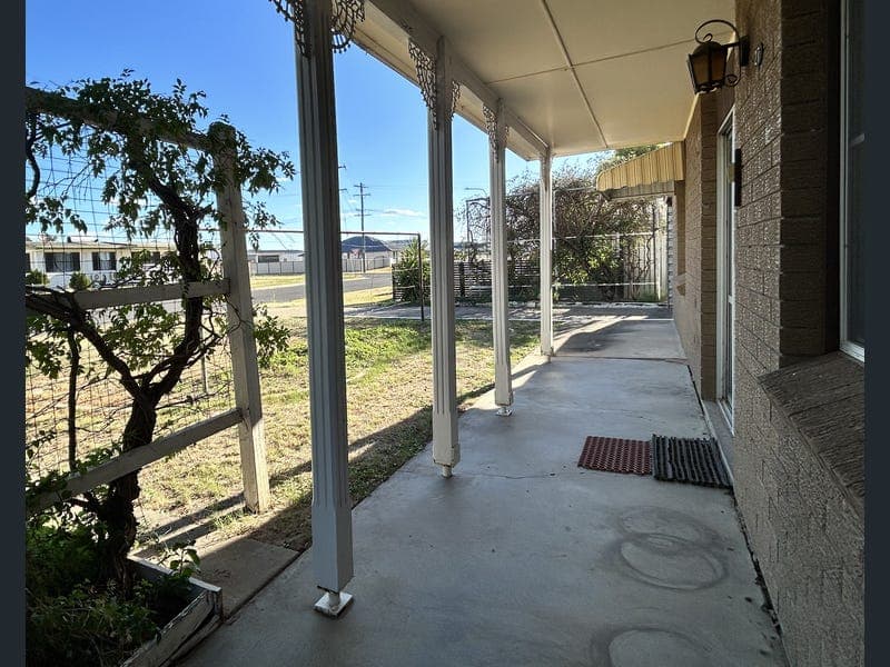27 Howard Street, Roma — photo 1 of 5
