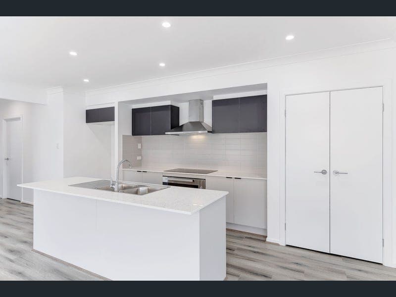 29 Latsky Drive, Cotswold Hills — photo 1 of 5
