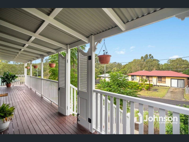 38 Skinner Crescent, Silkstone — photo 1 of 5