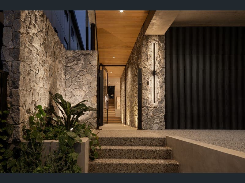 121 Munro Street, St Lucia — photo 1 of 5