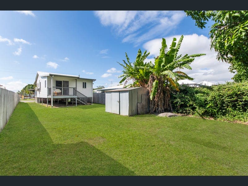 14 Tenth Avenue, Railway Estate — photo 1 of 5