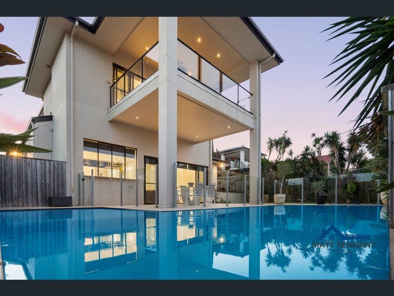 2 Bribie Close, Redland Bay — photo 1 of 5