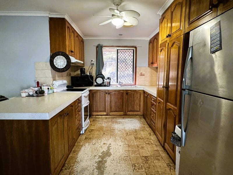 29 Linora Drive, Gowrie Mountain — photo 1 of 5