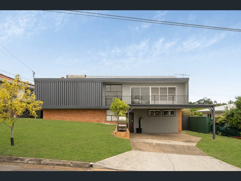 26 Banoon Drive, Wynnum — photo 1 of 5