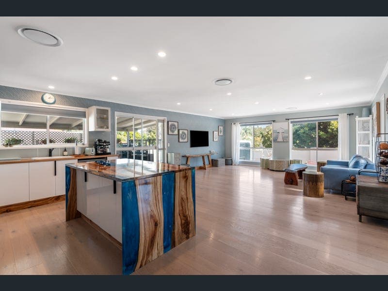 15 Pinkwood Drive, Ashmore — photo 1 of 5
