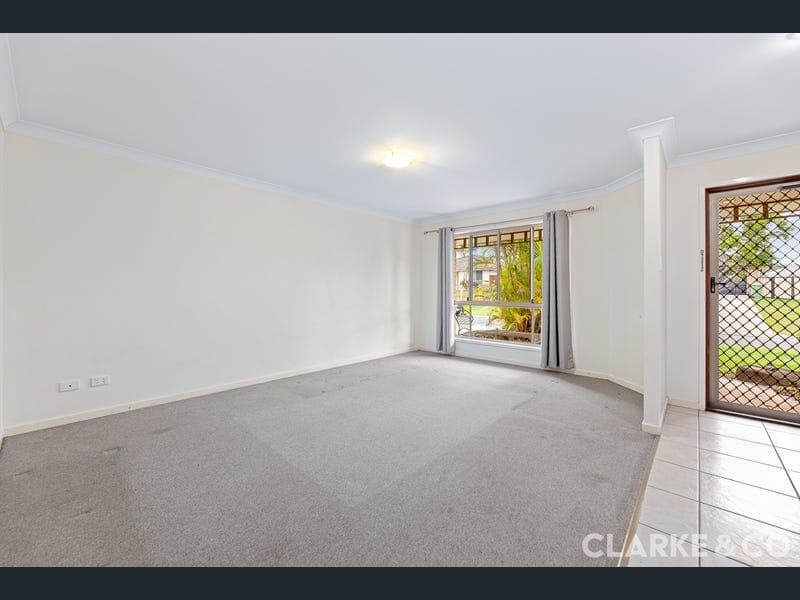 9 Tutt Court, Landsborough — photo 1 of 5