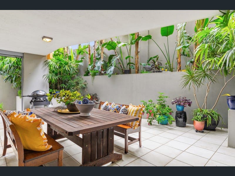 3/133 Dornoch Terrace, Highgate Hill — photo 1 of 5