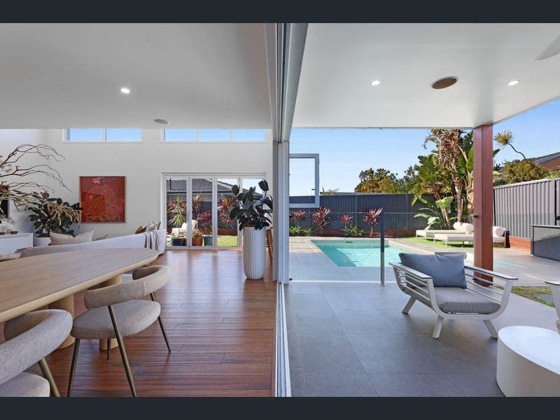 12 Mahogany Drive, Palm Beach — photo 1 of 5