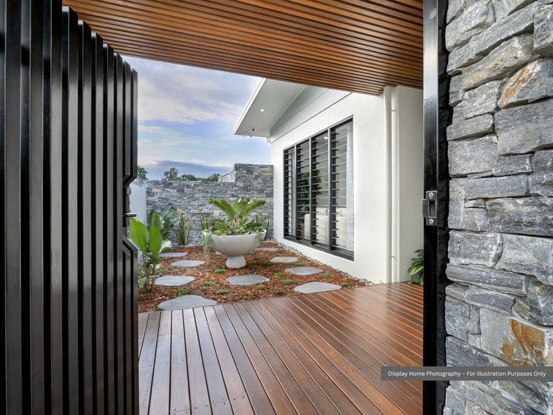 15 Lake Edge Drive, Palm Cove — photo 1 of 5