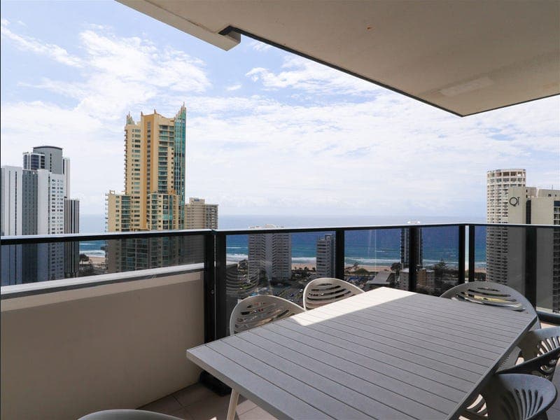 9 Norfolk Avenue, Surfers Paradise — photo 1 of 5