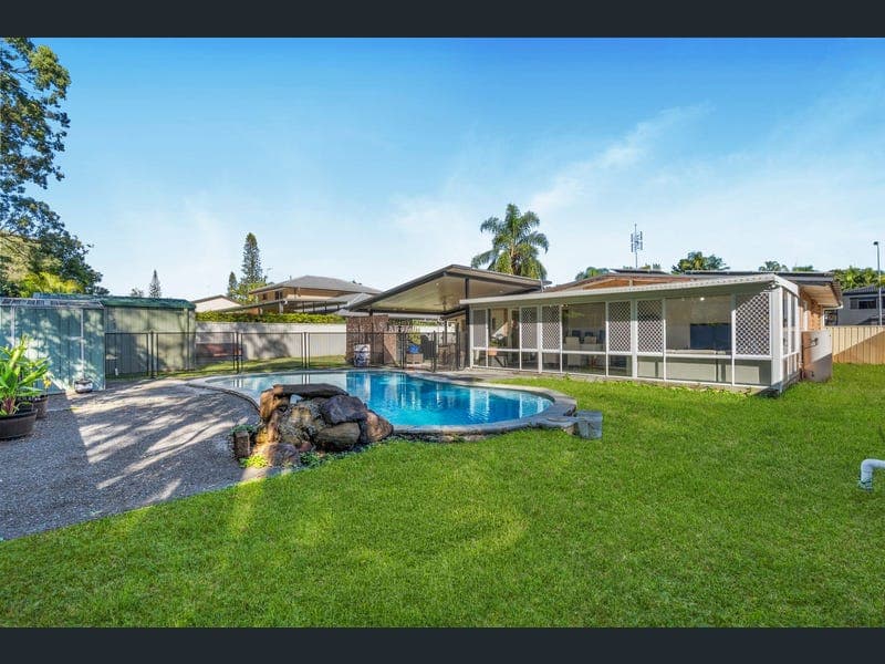 15 Mualla Drive, Ashmore — photo 1 of 5