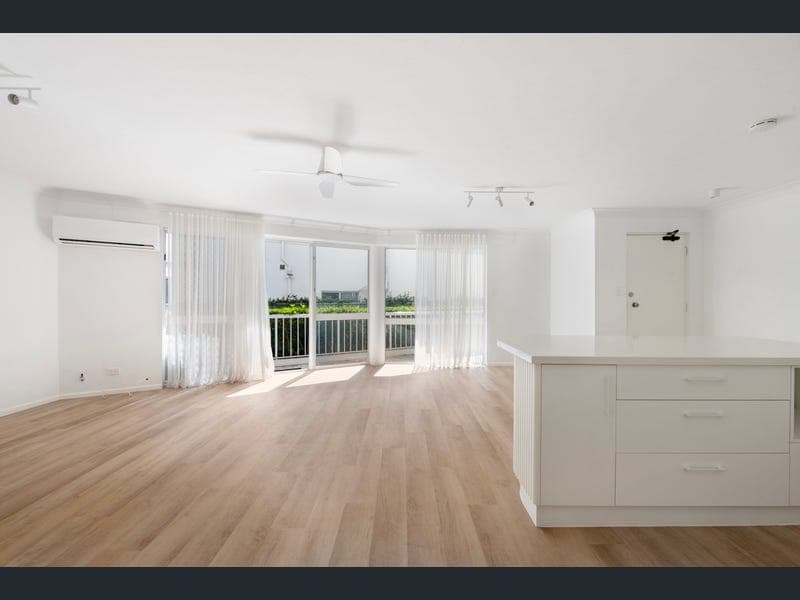 2/98 Seagull Avenue, Mermaid Beach — photo 1 of 5