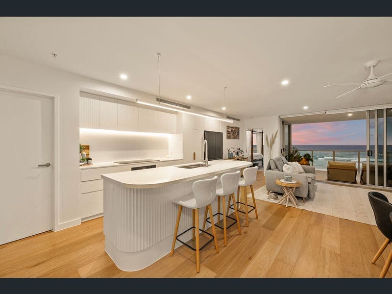 602/4 Twenty First Avenue, Palm Beach — photo 1 of 5