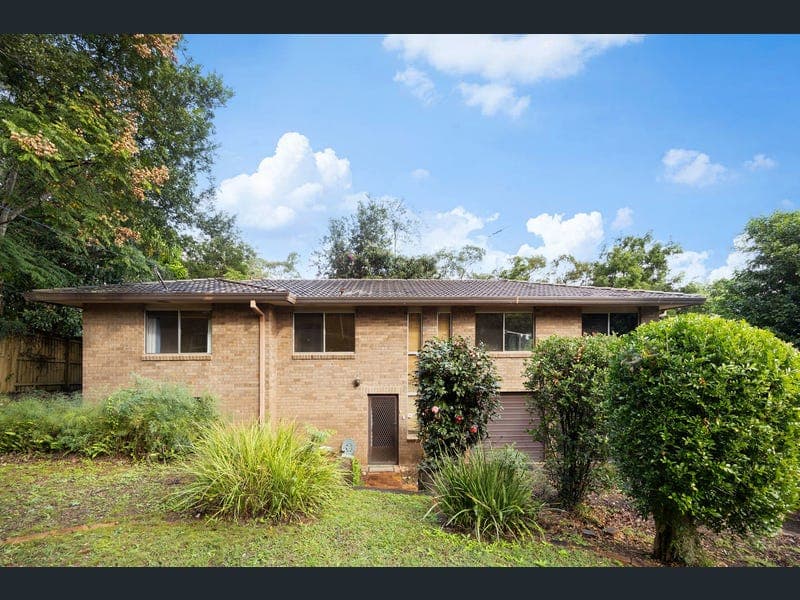5 Wandella Street, Chapel Hill — photo 1 of 5