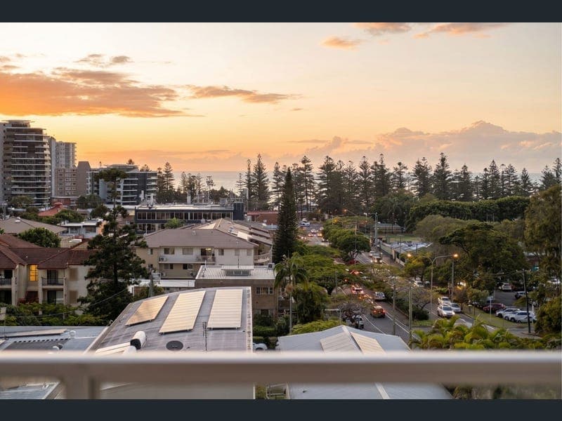5/1 Hill Avenue, Burleigh Heads — photo 1 of 5