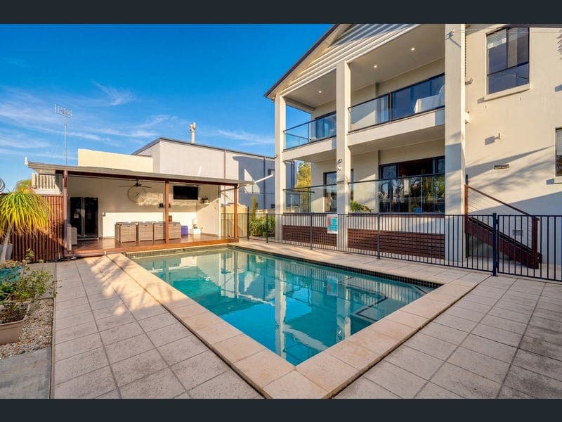 5 Chevron Rise, Highland Park — photo 1 of 5