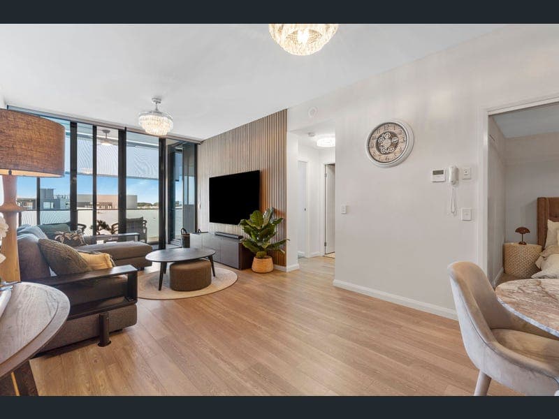 5235 Harbourview Drive, Hope Island — photo 1 of 5