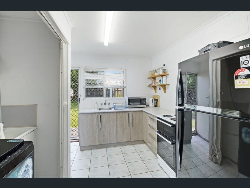2/4 Graves Street, North Mackay — photo 1 of 5