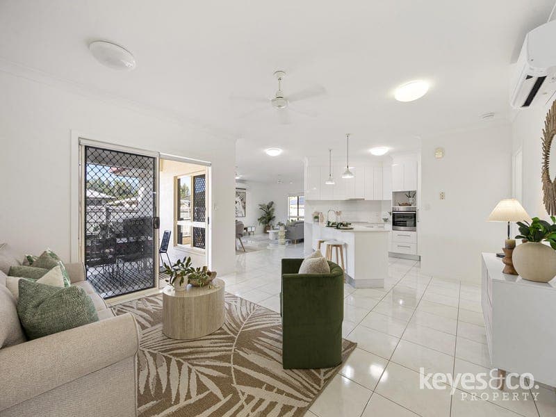 15 Springbank Circuit, Idalia — photo 1 of 5