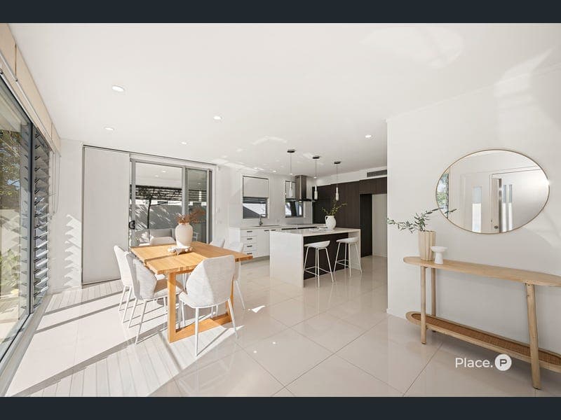 26 Katoomba Avenue, Hawthorne — photo 1 of 5