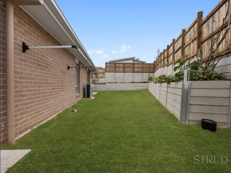 8 Burrii Street, Ripley — photo 1 of 5