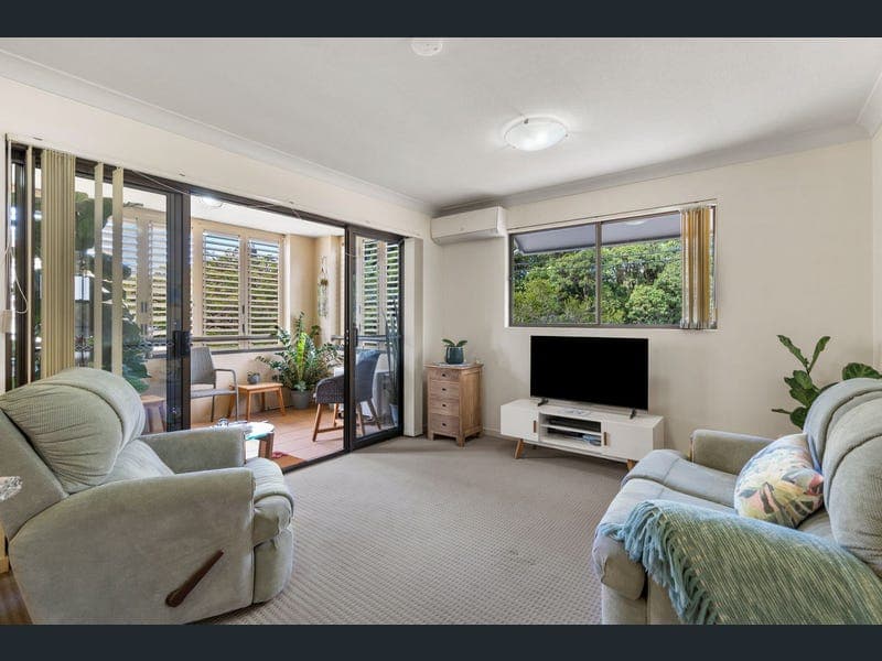10/37 Dixon Street, Coolangatta — photo 1 of 5