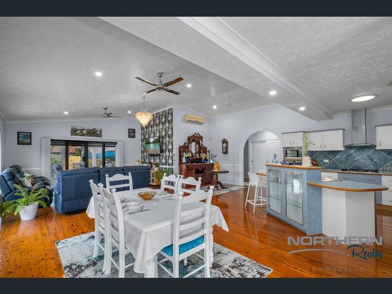 6 Glenelg Court, Annandale — photo 1 of 5