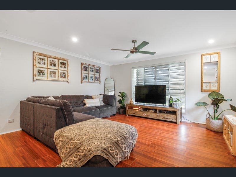 26 Rhodes Street, Macleay Island — photo 1 of 5
