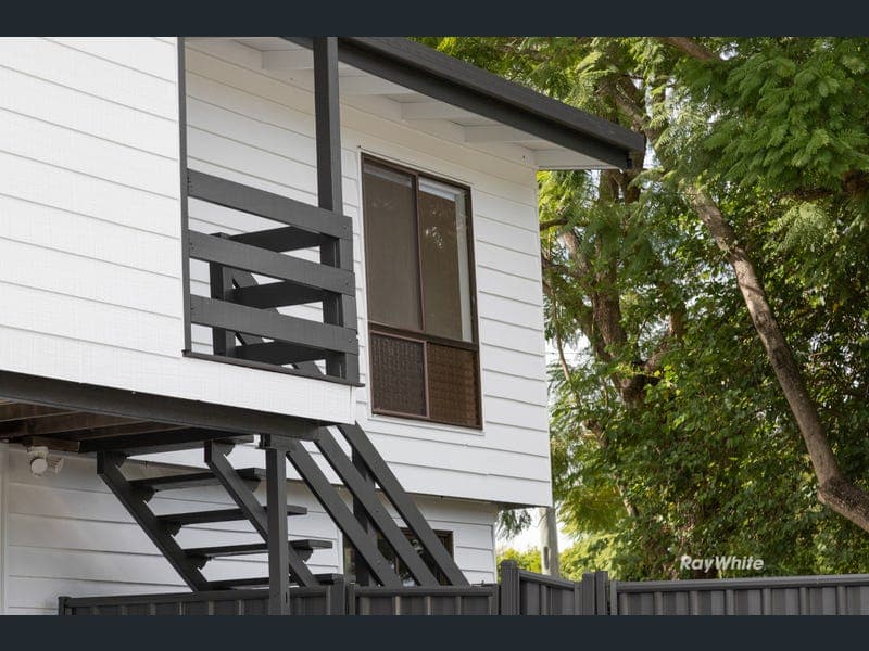 130 Robertson Road, Silkstone — photo 1 of 5