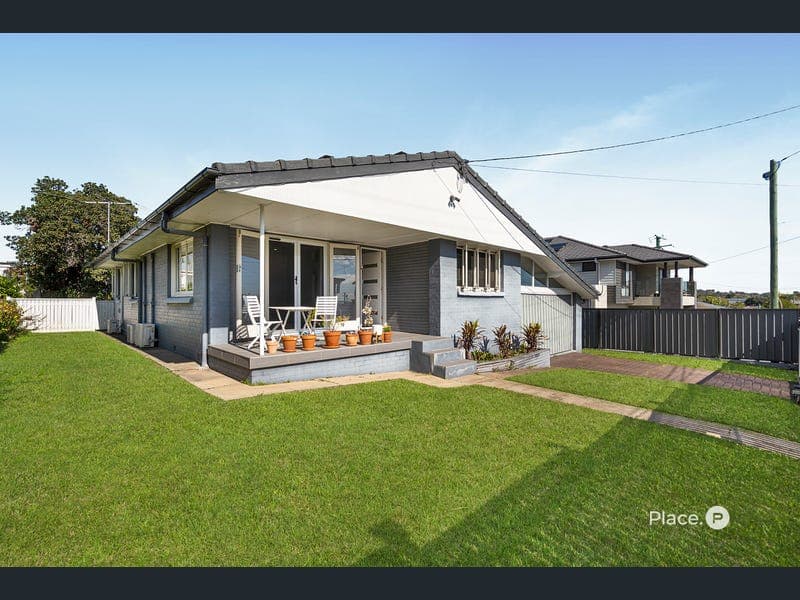 37 Aminya Street, Mansfield — photo 1 of 5