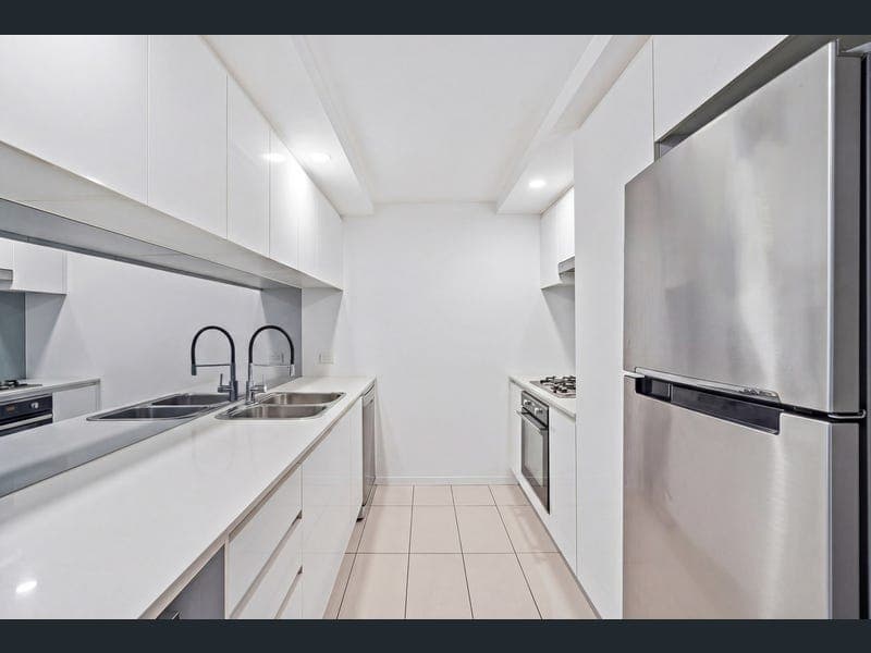 107/11 Compass Drive, Biggera Waters — photo 1 of 5