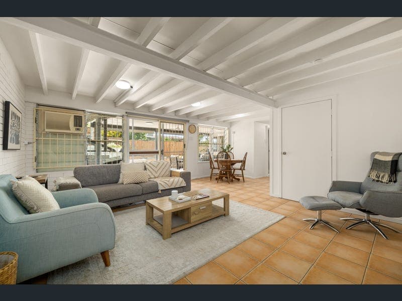 14 Hepburn Street, Stafford Heights — photo 1 of 5