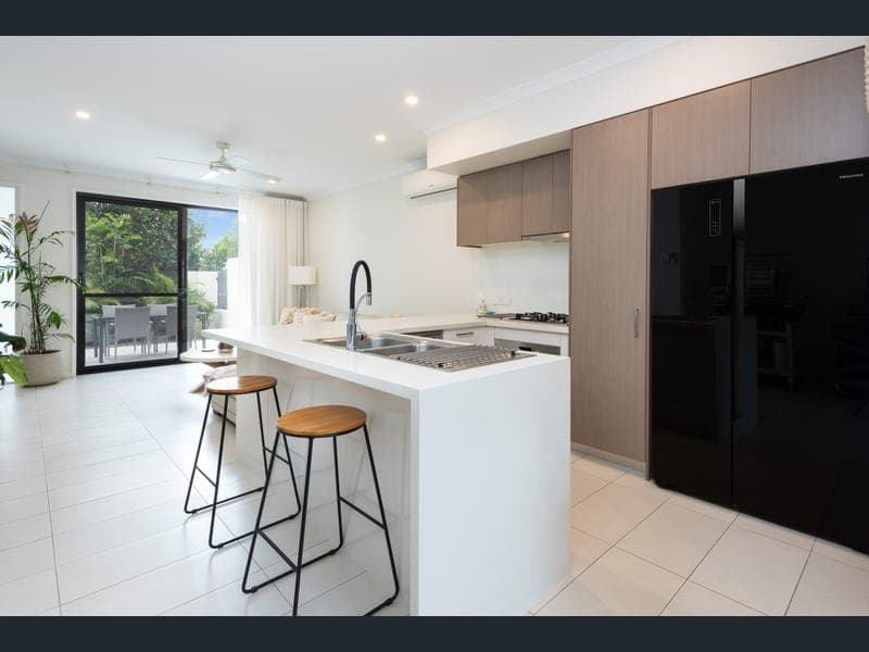 3 Mayfair Lane, Hope Island — photo 1 of 5