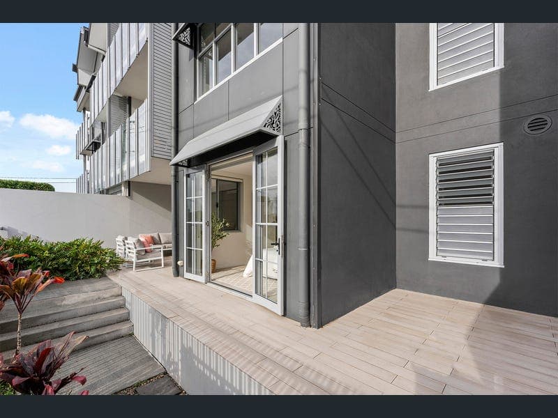 110/45 Shakespeare Street, Coorparoo — photo 1 of 5
