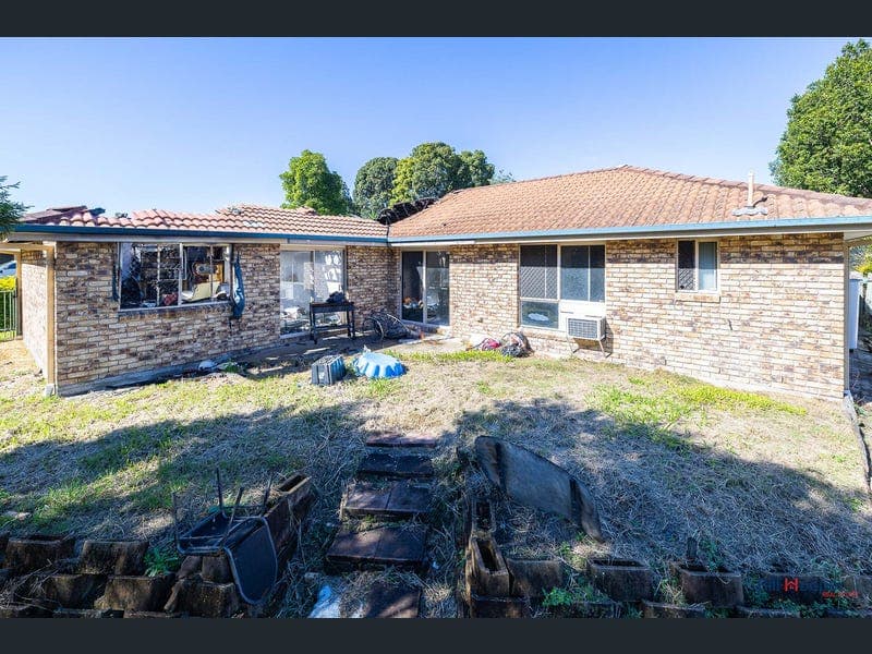 16 Woodrow Place, Marsden — photo 1 of 5
