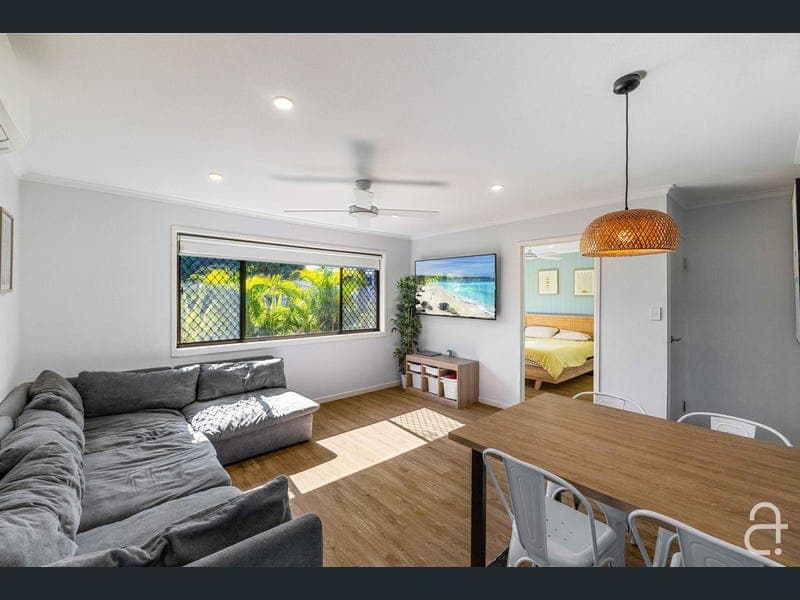 1/6 Currawan Street, Warana — photo 1 of 5