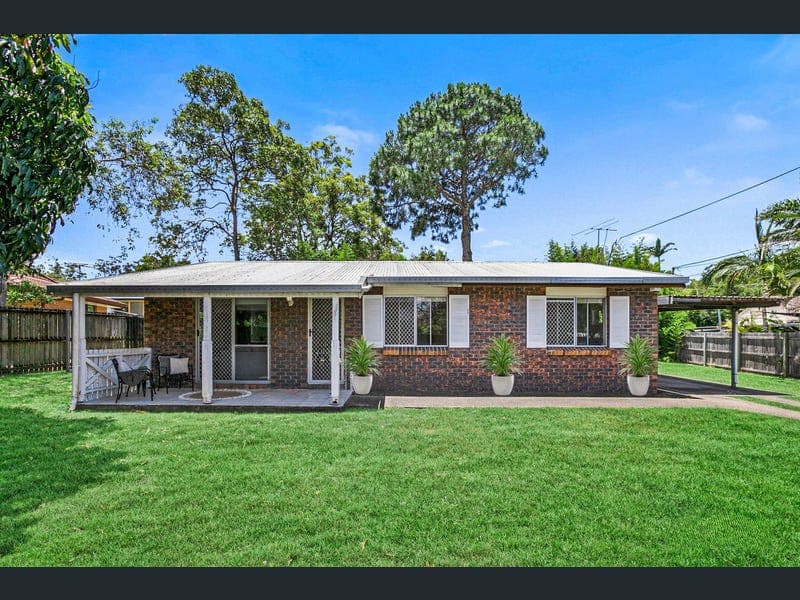 6 Moore Street, Loganlea — photo 1 of 5