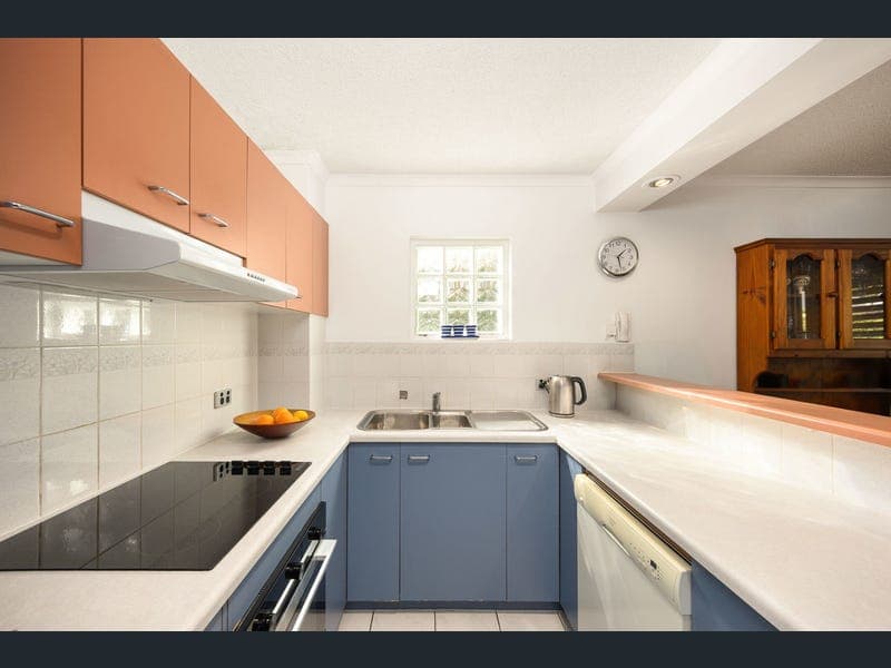 4/44 York Street, Indooroopilly — photo 1 of 5