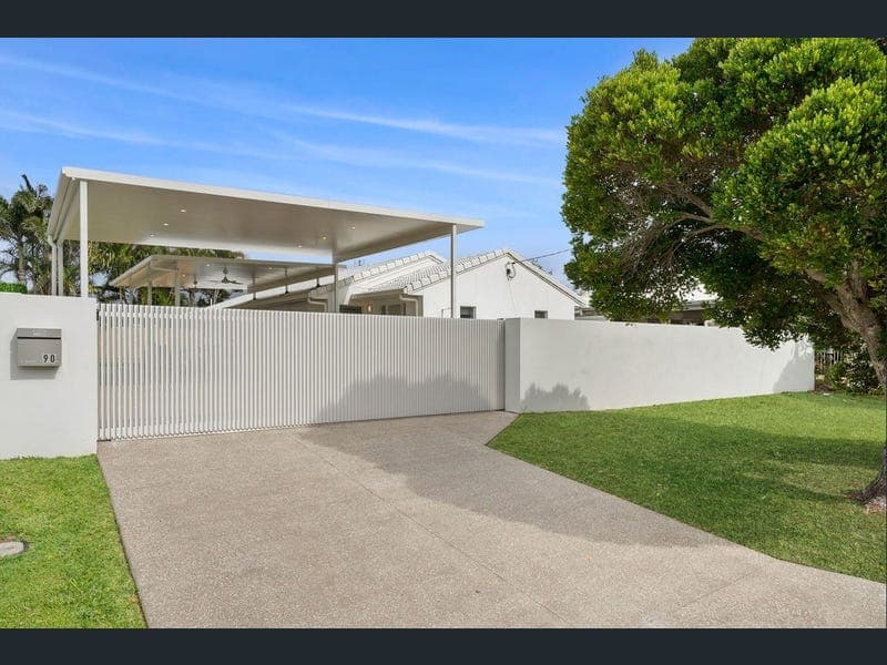 90 Lapoinya Crescent, Warana — photo 1 of 5