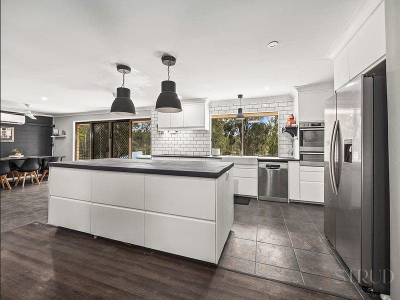 27 Challenge Avenue, Kensington Grove — photo 1 of 5