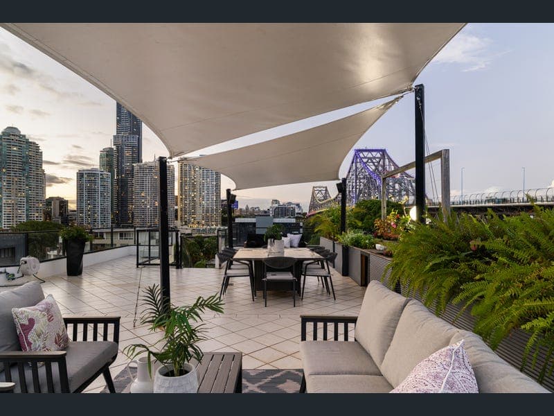 63/161 Main Street, Kangaroo Point — photo 1 of 5